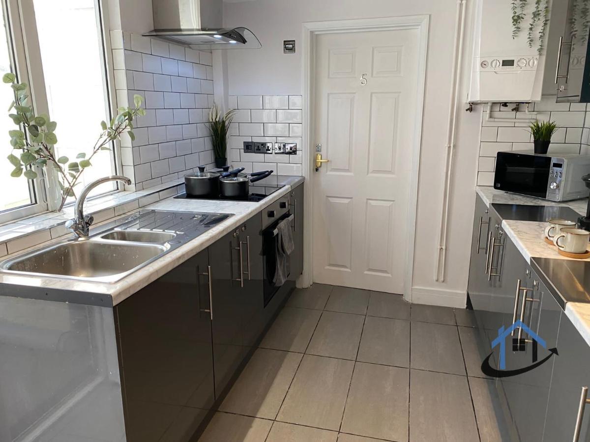 Acaster House, X4 Rooms With En-Suites X1 Room Private Bathroom, Street Parking, Close To Train Station Kettering Eksteriør billede