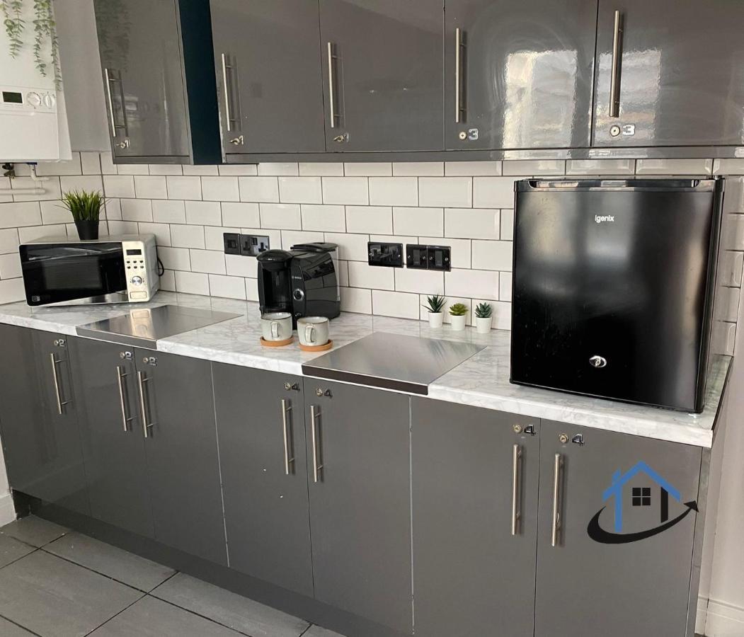 Acaster House, X4 Rooms With En-Suites X1 Room Private Bathroom, Street Parking, Close To Train Station Kettering Eksteriør billede