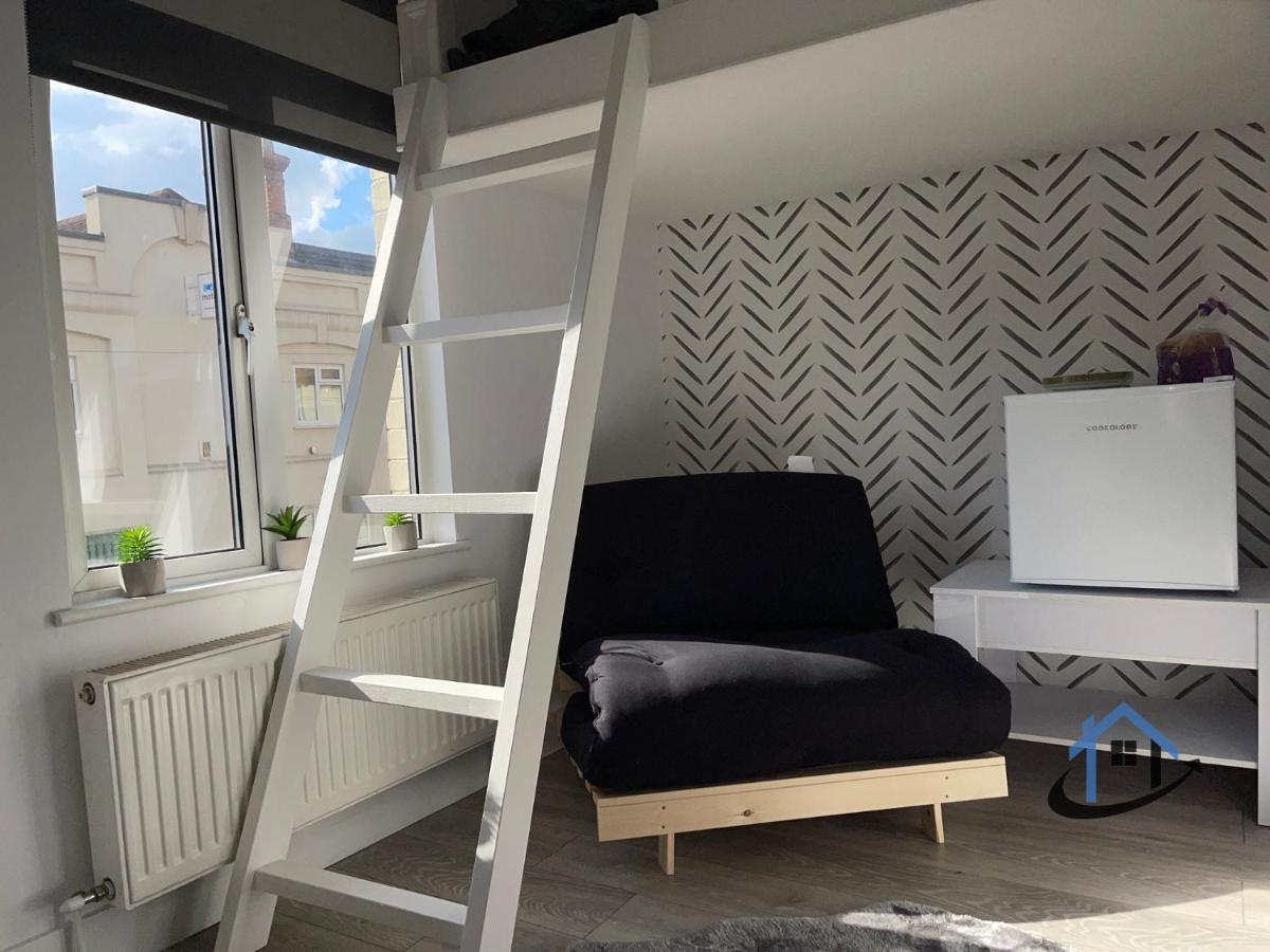 Acaster House, X4 Rooms With En-Suites X1 Room Private Bathroom, Street Parking, Close To Train Station Kettering Eksteriør billede