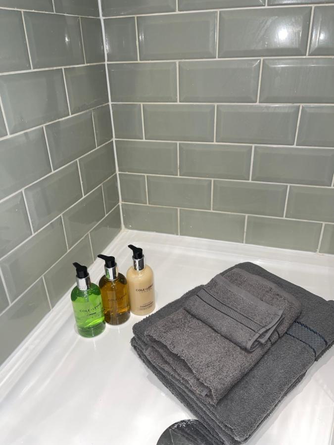 Acaster House, X4 Rooms With En-Suites X1 Room Private Bathroom, Street Parking, Close To Train Station Kettering Eksteriør billede