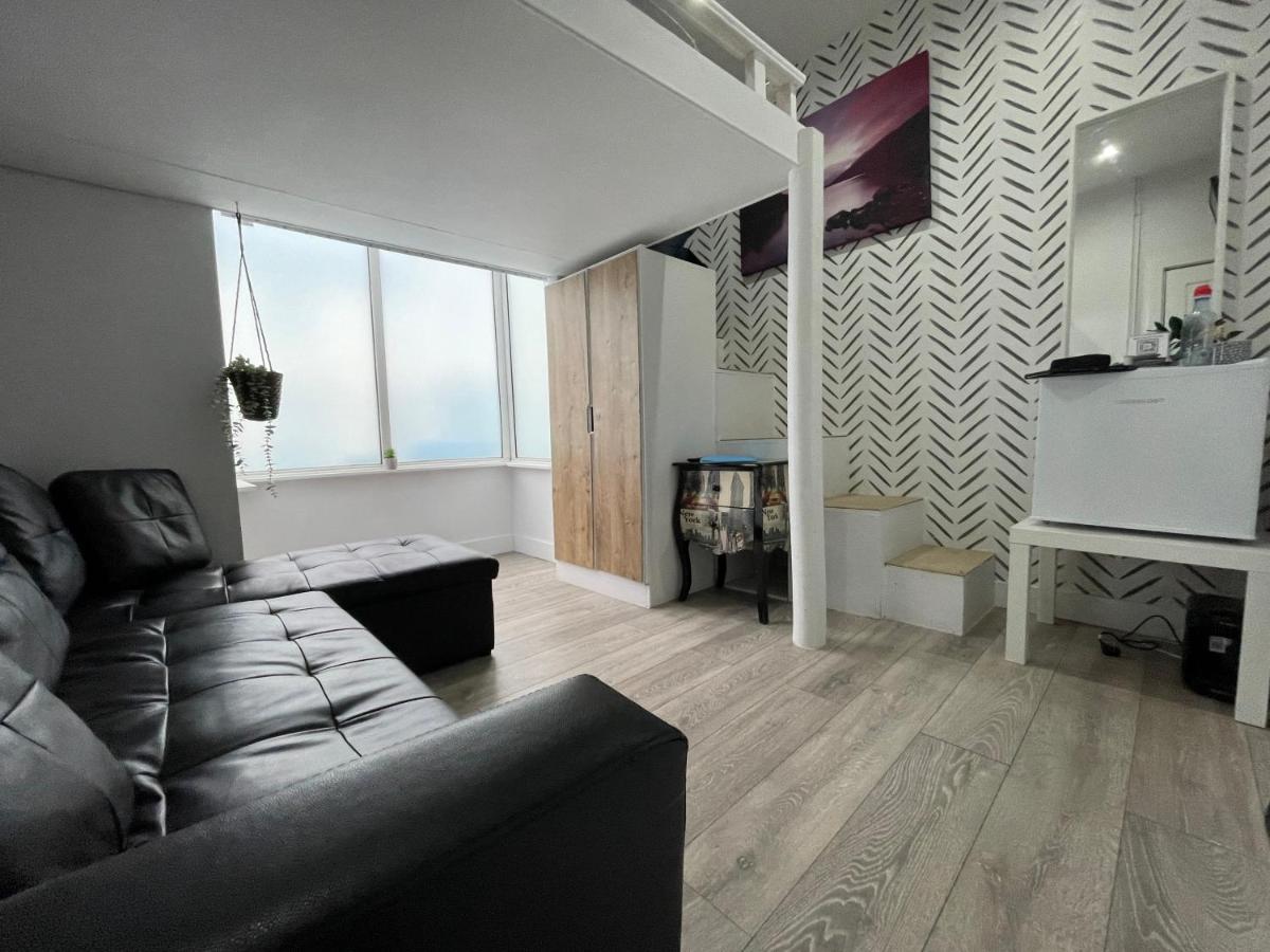 Acaster House, X4 Rooms With En-Suites X1 Room Private Bathroom, Street Parking, Close To Train Station Kettering Eksteriør billede